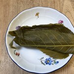 長命寺 桜もち - 一つ食べる