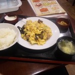 祥龍房 - 歌肉とキクラゲの玉子炒め定食500円