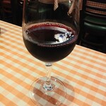 イタリアンダイニングDONA - ワインセット880円に前菜1品追加で1,430円からグラスワイン赤はサンジョヴェーゼ通常380円