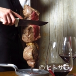 Shurasukoandobiaresutoranareguriayokohama - 牛モモの豪快な肉塊。かみしめるほど癖になる『アルカトラ（ランプ）』
