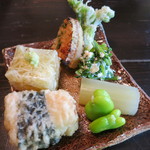 土家 - 前菜　筍焼き、筍の帆立巻き・海苔天ぷら、タラの芽天ぷら、筍ゼリー寄せ、空豆、芹と胡桃の白和え、蕗煮