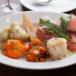 ロッソ ネロ - 料理写真:ランチタイムから思わずワインが飲みたくなる、コースの前菜