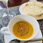 ブラッスリーロランジュ - いつも美味しい季節のスープ　今日は人参…ホワイトチョコレートが上手く甘味をのせています♪