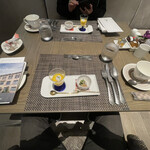 restaurant library the hotel seiryu - テーブル