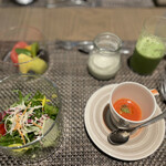 restaurant library the hotel seiryu - サラダ、ガスパチョ