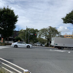 カレーの店 マボロシ - 中央一丁目交差点　ここを渡って更に直進