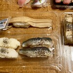 回し寿司 活 活美登利 - 左上から穴子ハーフ、炙りえんがわ塩レモン、炙りトロいわし塩、炙りトロさば