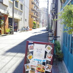 Gallery ef - 浅草のメインの喧騒をさけこういう路地が良いのです