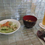 Gallery ef - サラダとみそ汁とランビック(ベルギーのビール)
