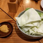 炭焼 鶏たか - めちゃくちゃ美味いお通しのキャベツと味噌♡