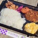 うるま - 令和4年10月
うるま弁当 600円
ハンバーグ、カニクリームコロッケ、唐揚げ、スクランブルエッグ、ご飯、漬けもの