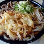 Choumei Udon - うどんとそばのミックス、大(う.そ)、野菜の天ぷら(税込750円)