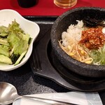 韓国料理 Ku-Fuku - ビビンバとチョレギサラダのセット 1,100円