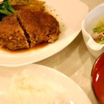 喫茶まるゆ - 自家製ハンバーグ定食(和風ソース)／ライス・サラダ・味噌汁付き