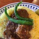カレーの店 マボロシ - 青唐辛子　カレーの辛味が足りないとき汁を搾り出します