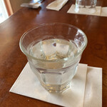 カレーの店 マボロシ - セルフの冷水