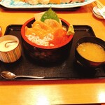 186581585 - 『いくらサーモン蟹丼』1580円＋税