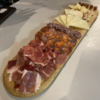 コメール マル イ モンターニャ - 生ハム・チーズの盛り合わせ