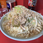 ラーメン二郎 三田本店 - 「ぶた入り大ラーメン」750円（税込） ［ニンニクマシマシ］［野菜マシマシ］［アブラ］［カラメ］