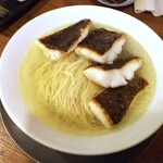 金町製麺 - ヒラメを食べる塩そば