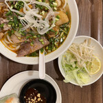 ベトナム料理 フォーゴン - ブンボーフェと生春巻き1本