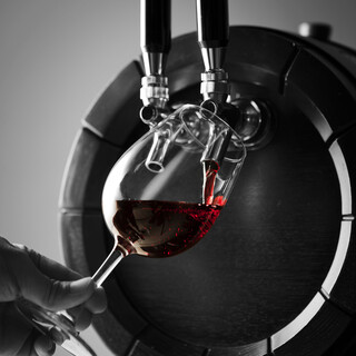 ◇红、白、玫瑰红◇丰富的葡萄酒可供选择◎