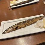 186589391 - 秋刀魚の塩焼き438円