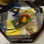 一椿 小倉店 - 前菜　もずく酢　くらげの白和え　鮎　蛸の揚げ物　スナップエンドウ　里芋