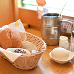 コメダ珈琲店 - 料理写真:アイスコーヒー(たっぷりサイズ│無糖)@税込680円 ＋ モーニングC（コメダ特製おぐらあん）＋ 定番ゆで玉子＠税込80円