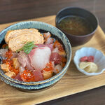 Seafood chirashi bowl set meal