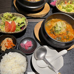 飛騨牛焼肉・韓国料理 丸明 - 赤テールスープ
