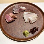 Sousaku Kappou Oasobi - お造り3種：鯛の藁焼き 〆鯖 鰤の漬け