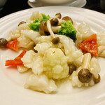 Keifa - イカと季節野菜の塩味炒め　3〜4人前　2420円