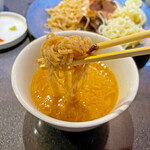 Japanese Soba Noodles 蔦 - 薬味のピノ・ノワールマスタードを麺に塗っていただきます