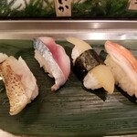 寿司 魚がし日本一 - のどぐろ、生サバ、数の子、カニ。