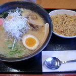 麺処 咲柳 - ごま味噌(700円)＋小辛チャーハン(200円)