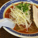 麺屋　宮坂商店 - 辛口ラーメン、立派なチャーシューがうれしい。