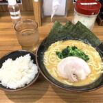 壱角家 - 家系醤油ラーメン