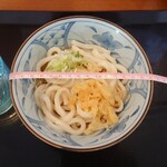 やま都うどん - ぶっかけうどん小　329円 丼の直径16cm