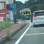 赤福 - あれは電車ではなく、バスのようです。