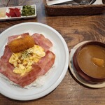 アリババ - ベーコンエッグカレー大盛り+カニクリームコロッケトッピング1000円+210円+270円にBセット450円の合計1930円