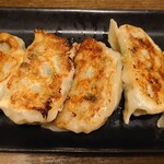 Dhin Fonyon - 焼き餃子