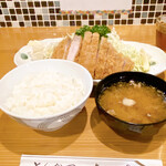 とんかつ 大倉 - とんかつ定食＋カレールー