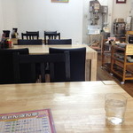 てるのちゃんぽん亭 - テーブル席。