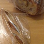 Ichika Bakery - ソーセージベーグル260円＋チーズフランスハーフ250円  持ち帰り袋有料・油染み問題ナシ