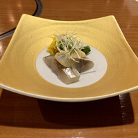 瀬里奈 本店 - お通し：鯵の胡麻和え
