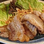 韓国家庭料理 唐辛子 - サムギョプサル