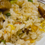 友屋 - チャーシューとミニエビも入った良い味付けのやきめし（牛バラやきめし）