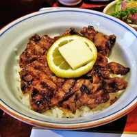 荒井屋 本店 - 特上ビフテキ丼/ｕｐ