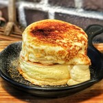 Cafe brunch TAMAGOYA - 日の出カスタードのブリュレパンケーキ